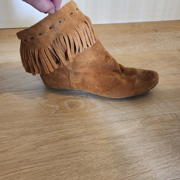 KATE & MEL | Suede tassle ankle booties - Picture 8 of 11